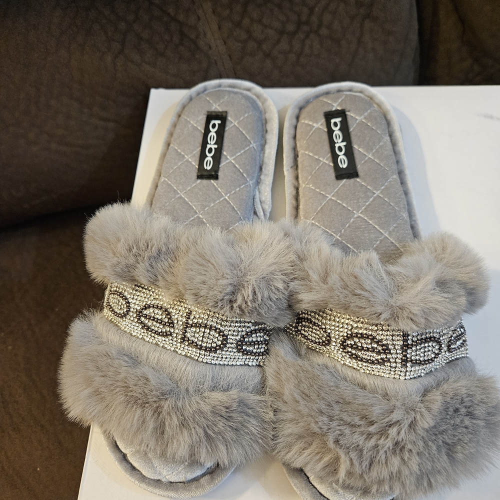 NWOT Bebe Gray Cozy Faux Fur Slippers Size 6
